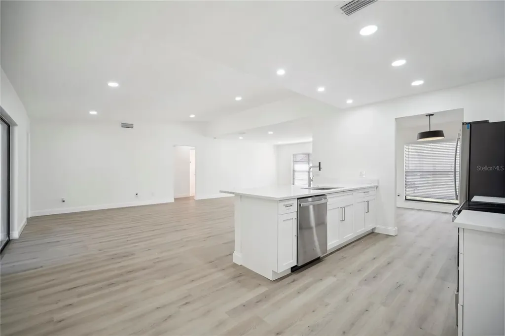 1218 Lornewood Drive Valrico FL 33596