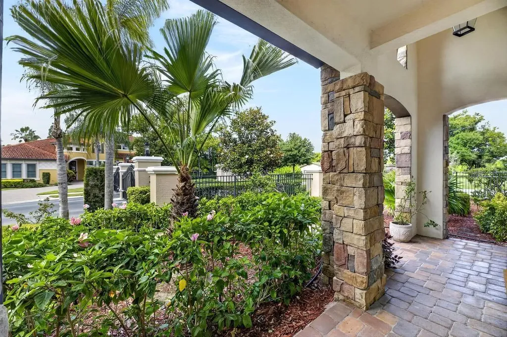 1823 Bella Casa Court Tampa FL 33618