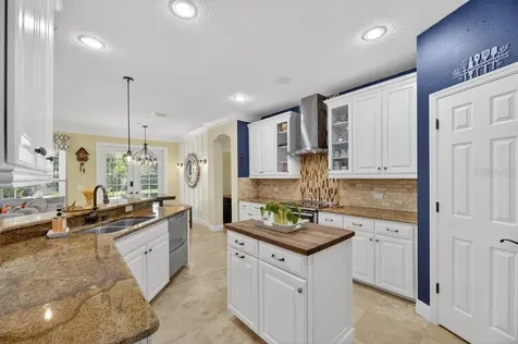1823 Bella Casa Court Tampa FL 33618