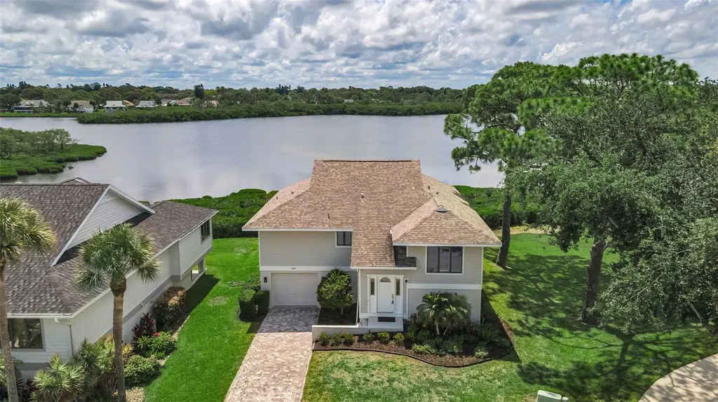 1015 Teal Pointe Tarpon Springs FL 34689