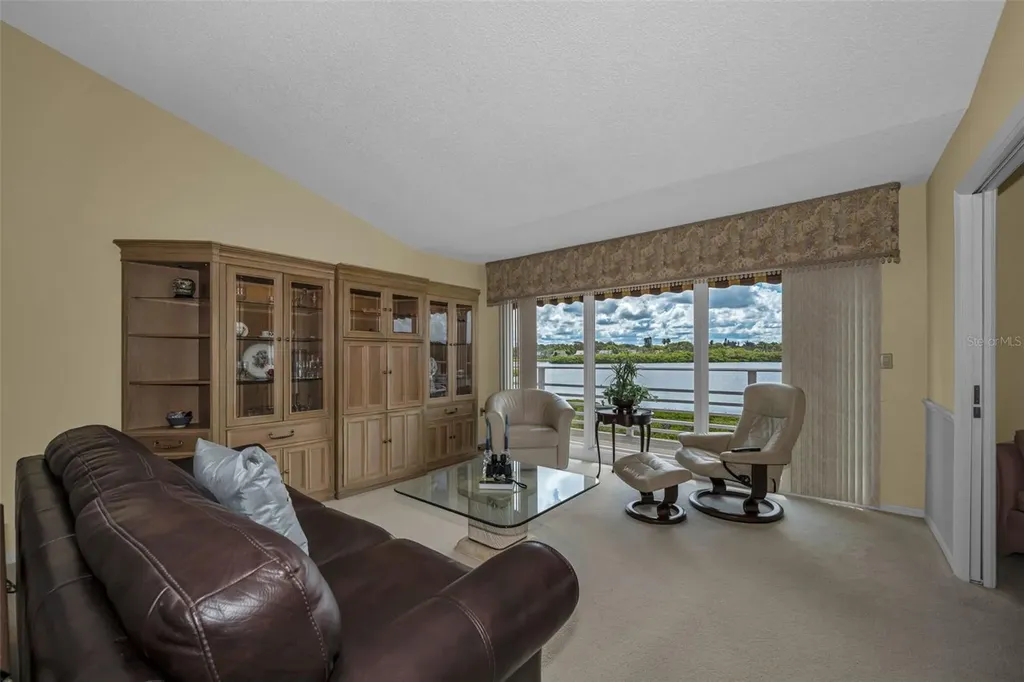 1015 Teal Pointe Tarpon Springs FL 34689