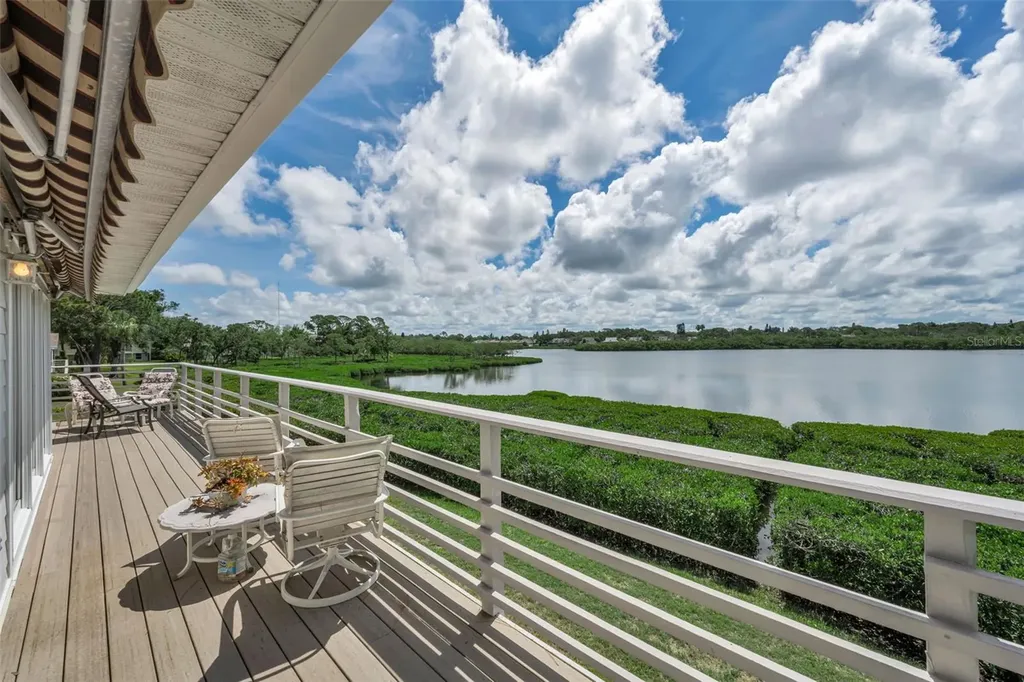 1015 Teal Pointe Tarpon Springs FL 34689