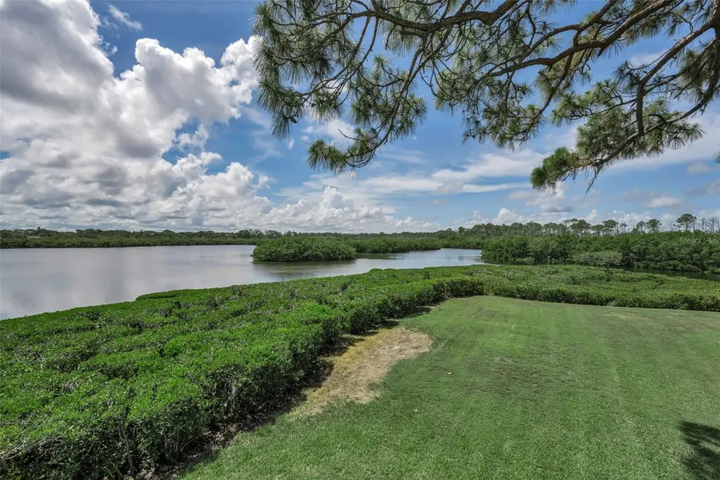 1015 Teal Pointe Tarpon Springs FL 34689