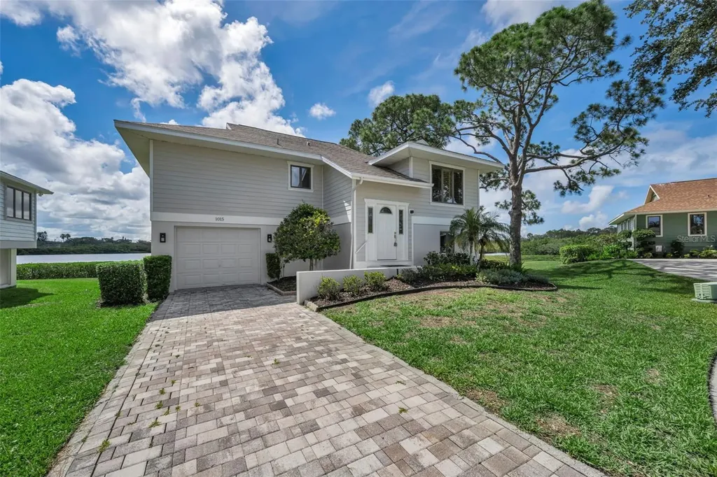 1015 Teal Pointe Tarpon Springs FL 34689