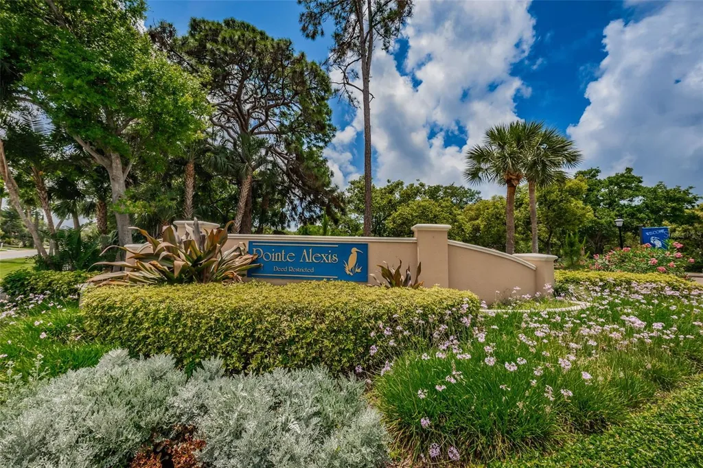 1015 Teal Pointe Tarpon Springs FL 34689