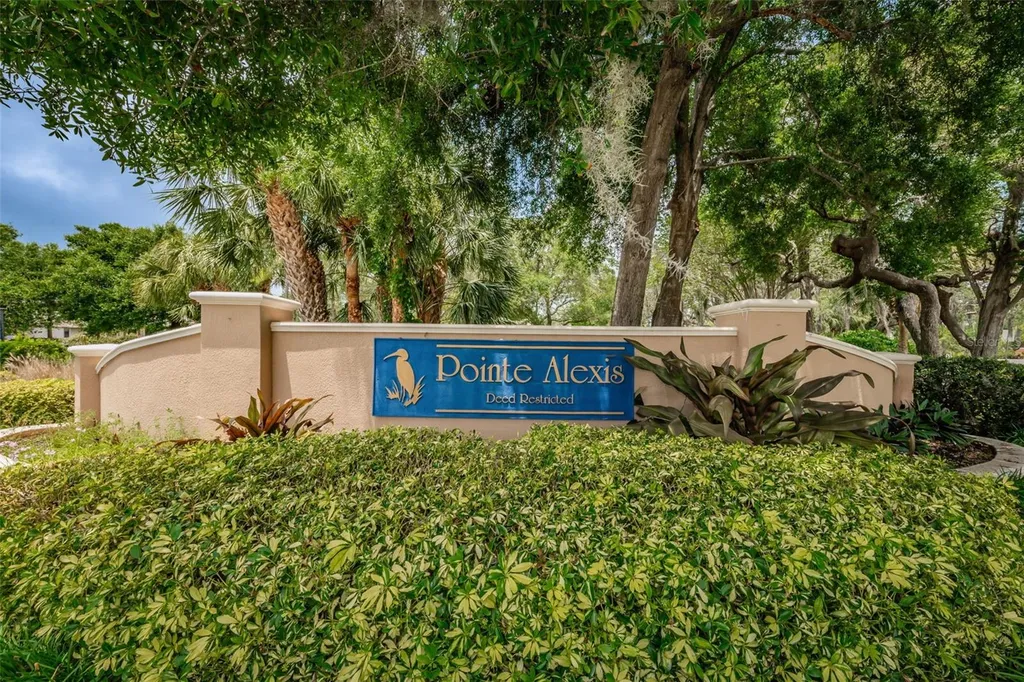 1015 Teal Pointe Tarpon Springs FL 34689
