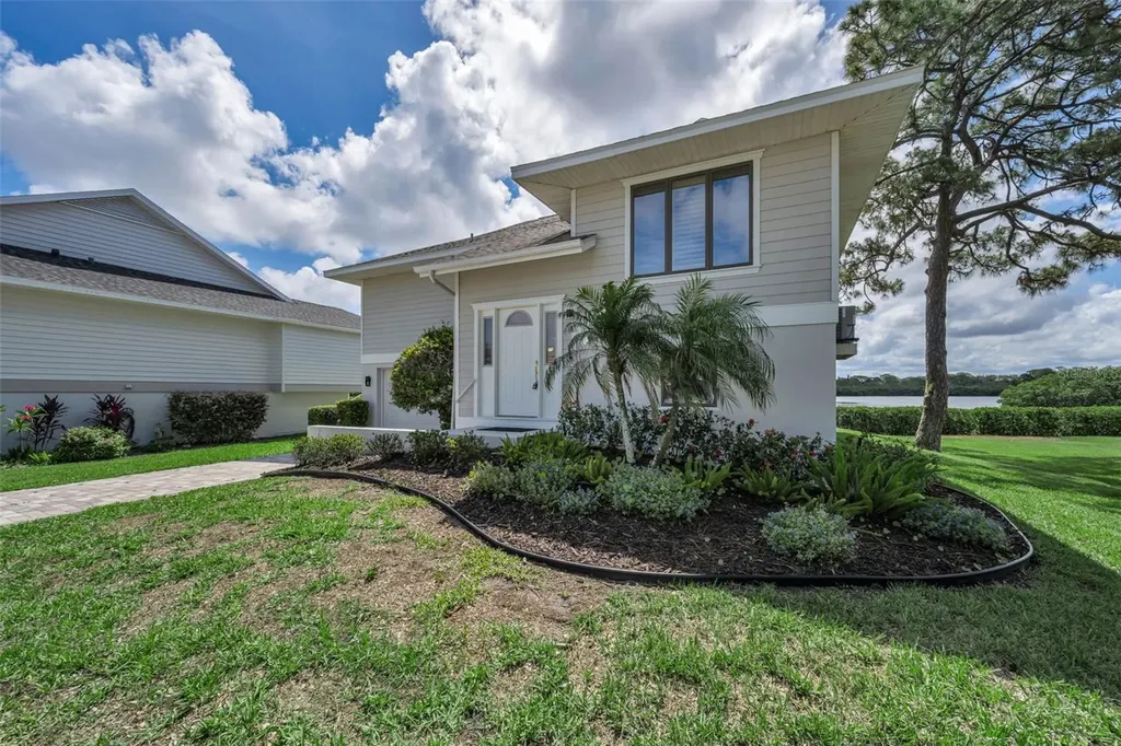1015 Teal Pointe Tarpon Springs FL 34689