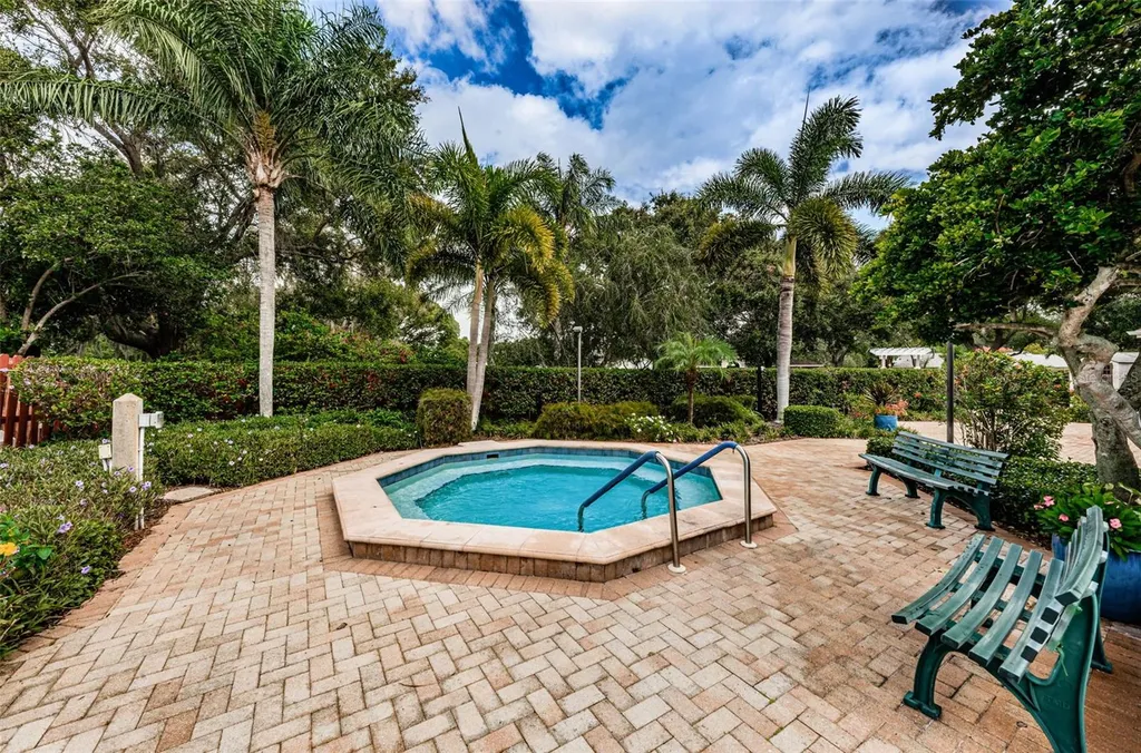 1015 Teal Pointe Tarpon Springs FL 34689