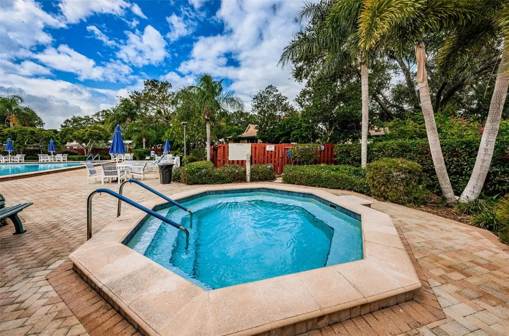 1015 Teal Pointe Tarpon Springs FL 34689