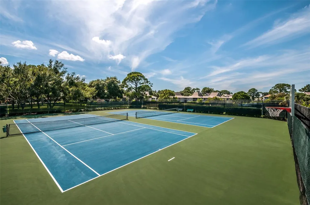1015 Teal Pointe Tarpon Springs FL 34689