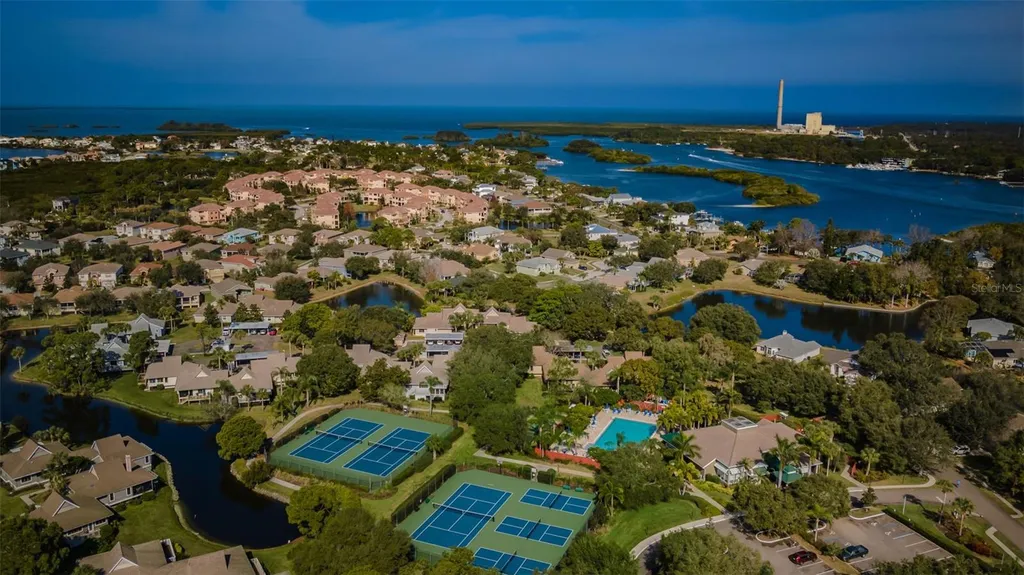 1015 Teal Pointe Tarpon Springs FL 34689
