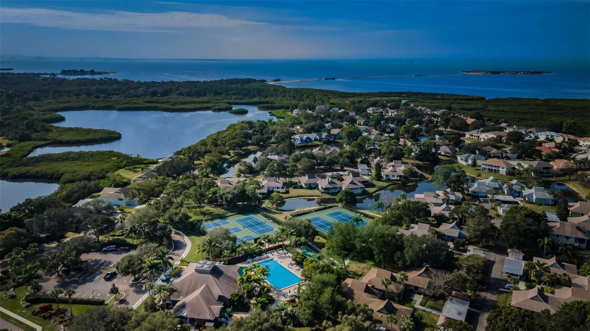 1015 Teal Pointe Tarpon Springs FL 34689