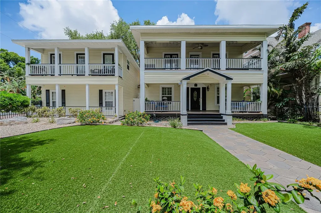 732 And 732 1/2 NE Oak Street St Petersburg FL 33701