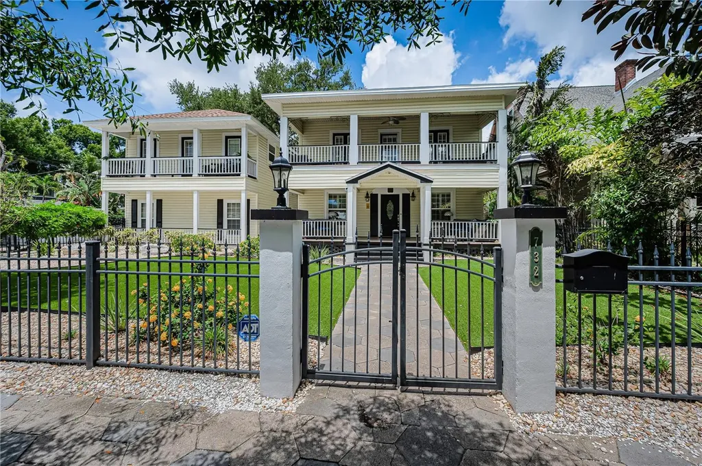 732 And 732 1/2 NE Oak Street St Petersburg FL 33701