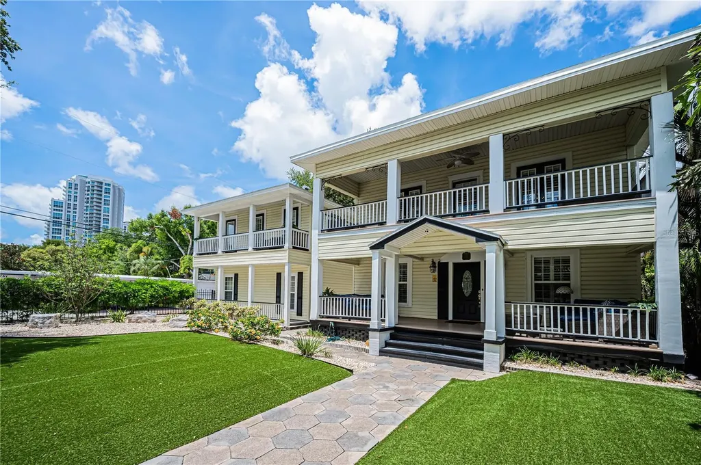732 And 732 1/2 NE Oak Street St Petersburg FL 33701