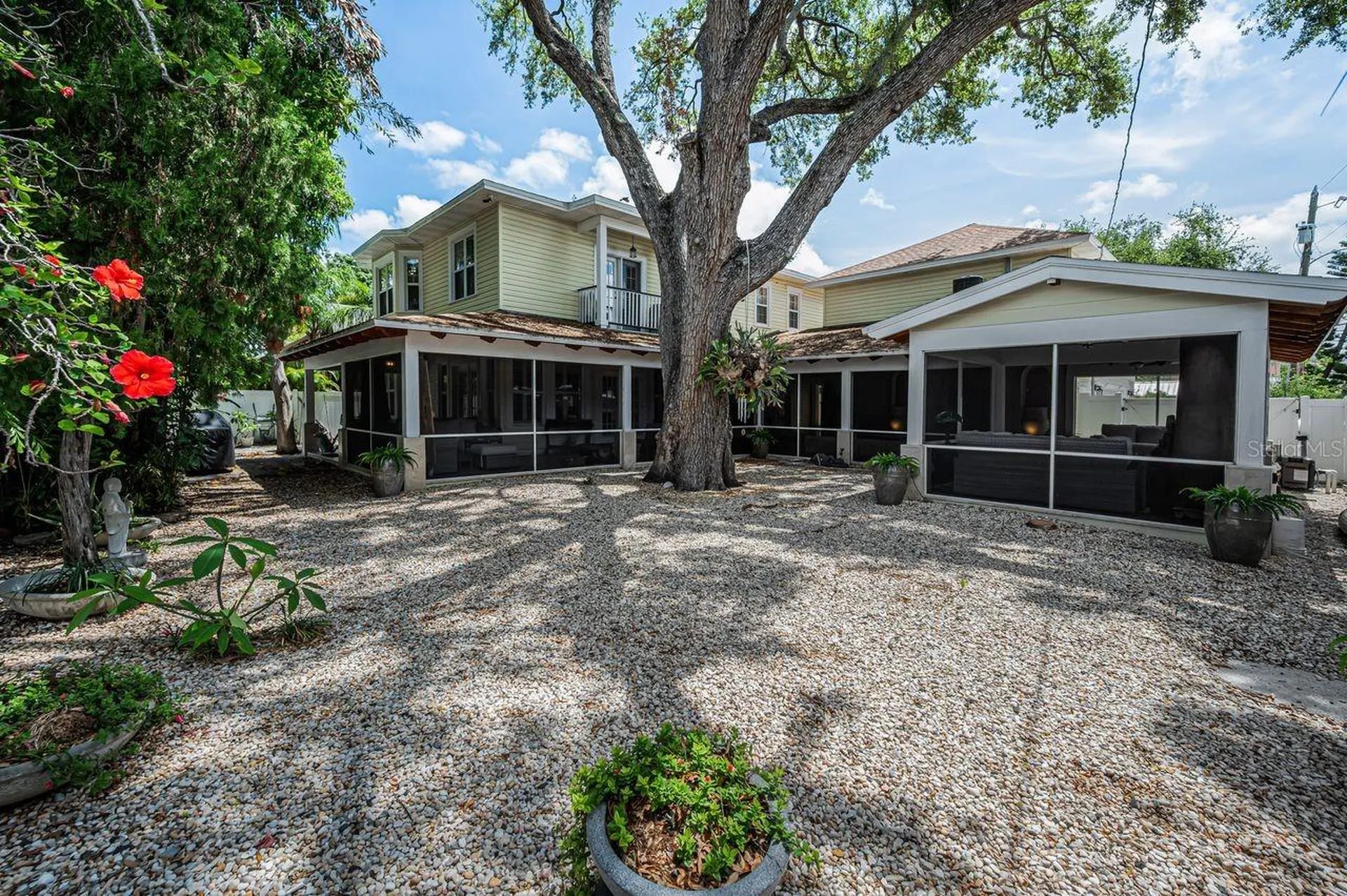 732 And 732 1/2 NE Oak Street St Petersburg FL 33701