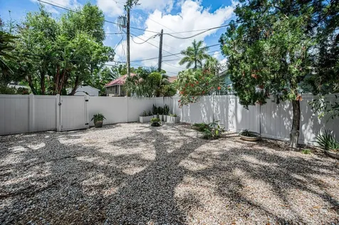 732 And 732 1/2 NE Oak Street St Petersburg FL 33701