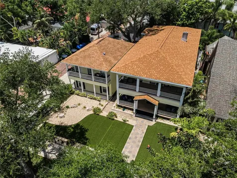 732 And 732 1/2 NE Oak Street St Petersburg FL 33701
