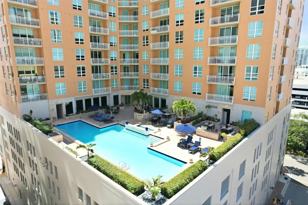 1350 Main Street Sarasota FL 34236