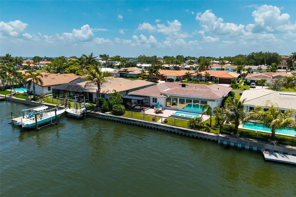 2011 Michigan Avenue NE St Petersburg FL 33703