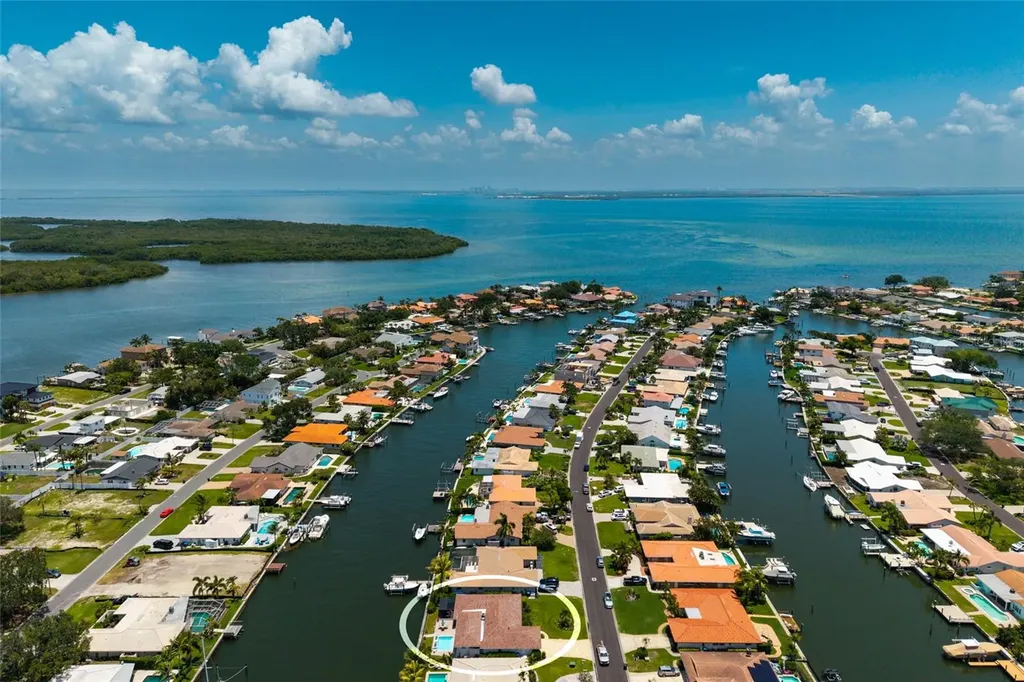2011 Michigan Avenue NE St Petersburg FL 33703