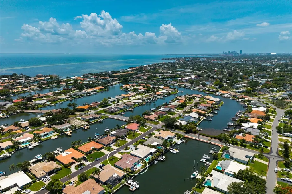2011 Michigan Avenue NE St Petersburg FL 33703