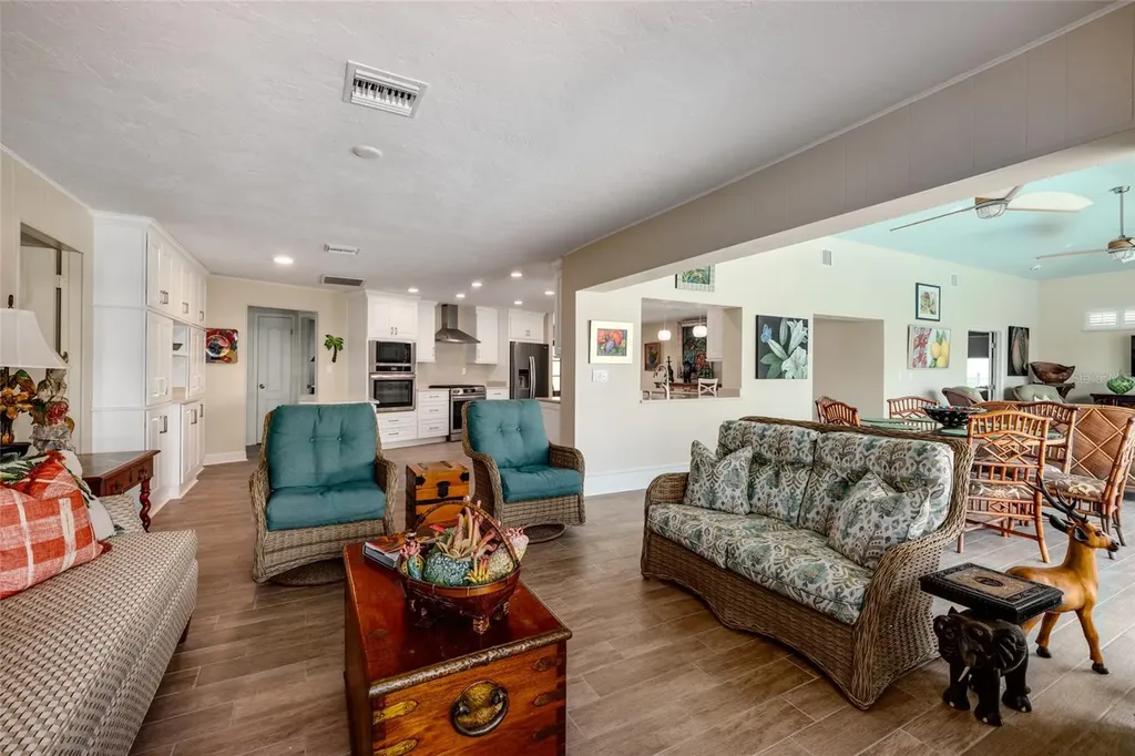 2011 Michigan Avenue NE St Petersburg FL 33703