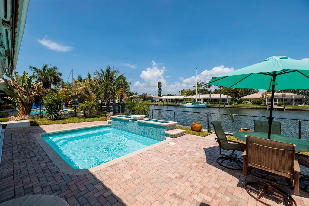 2011 Michigan Avenue NE St Petersburg FL 33703