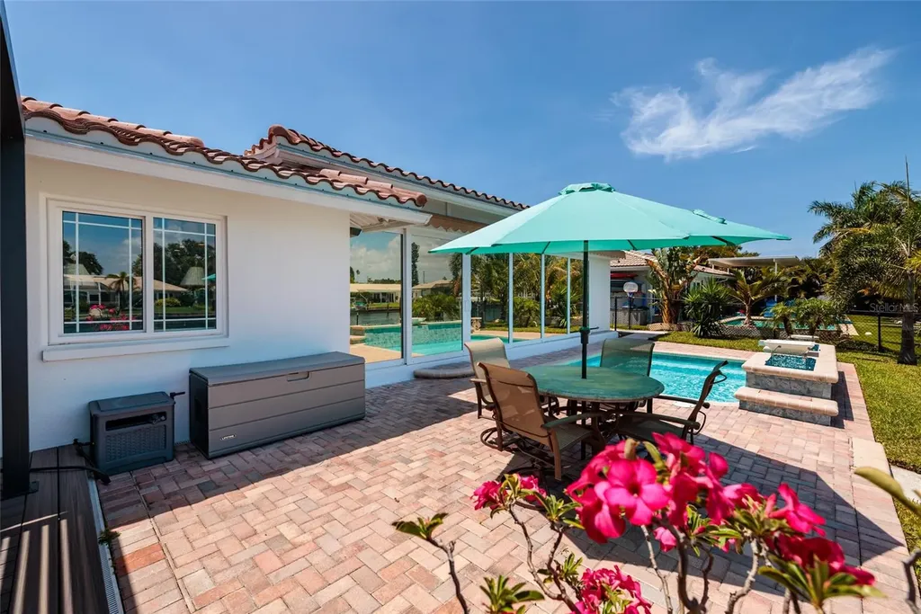 2011 Michigan Avenue NE St Petersburg FL 33703