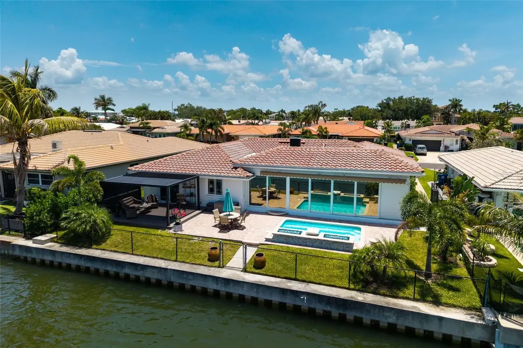 2011 Michigan Avenue NE St Petersburg FL 33703