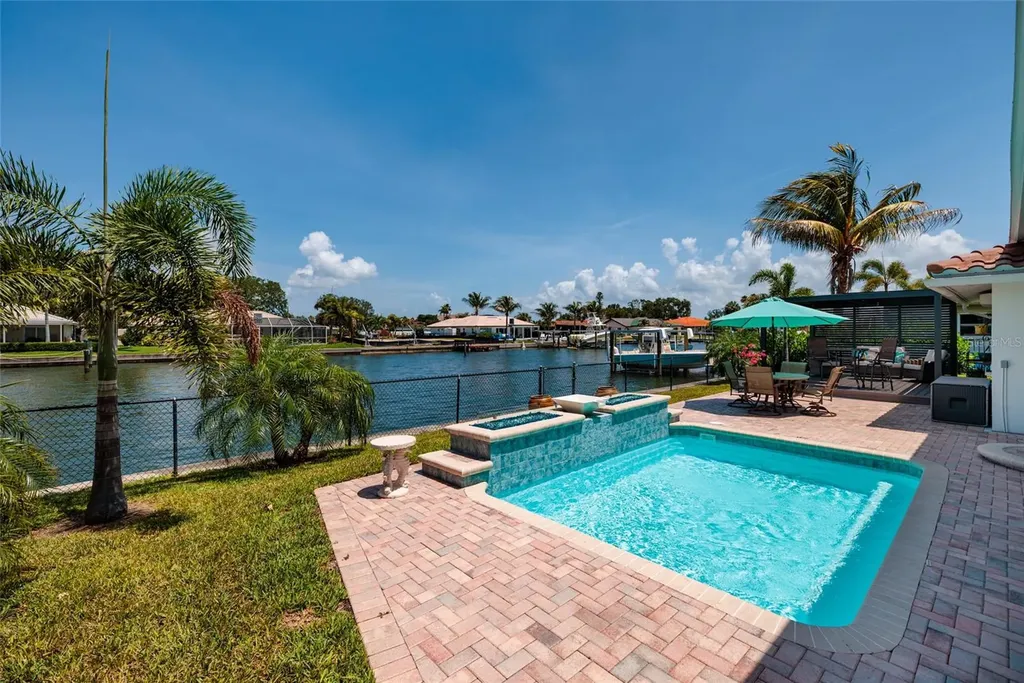 2011 Michigan Avenue NE St Petersburg FL 33703