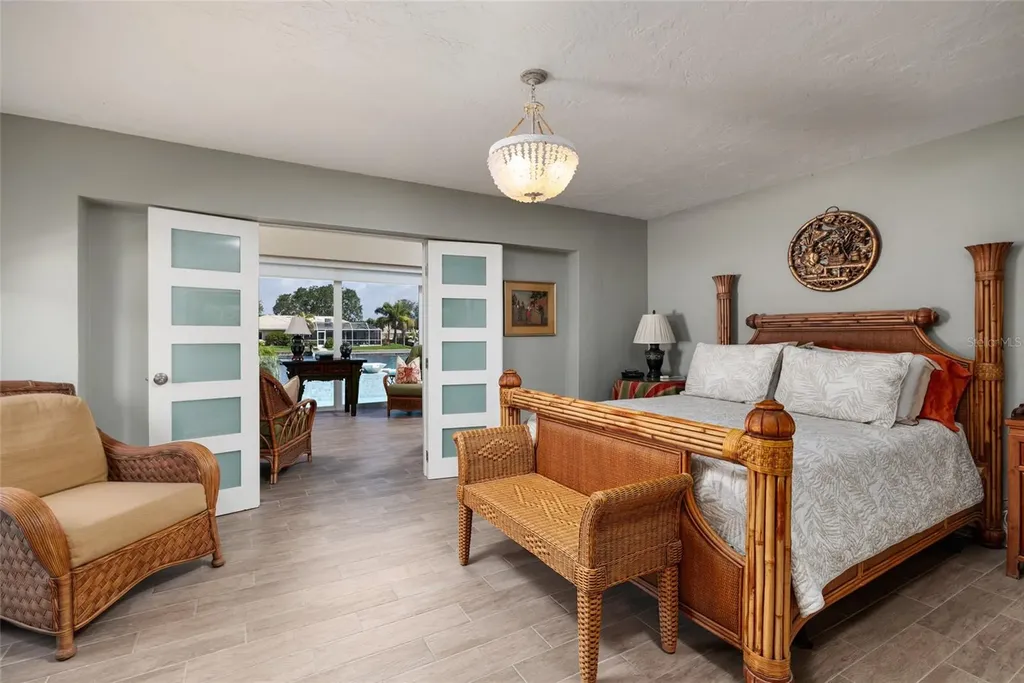 2011 Michigan Avenue NE St Petersburg FL 33703
