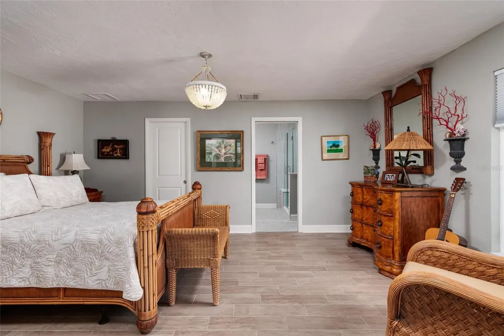 2011 Michigan Avenue NE St Petersburg FL 33703