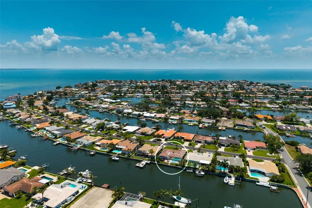 2011 Michigan Avenue NE St Petersburg FL 33703