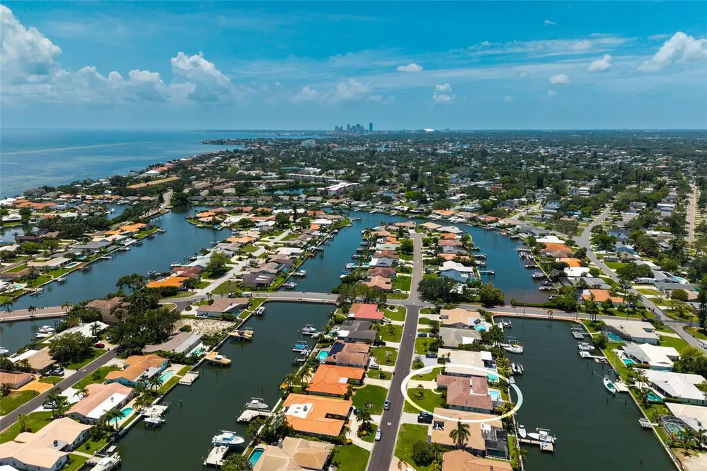 2011 Michigan Avenue NE St Petersburg FL 33703