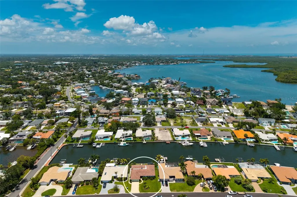 2011 Michigan Avenue NE St Petersburg FL 33703