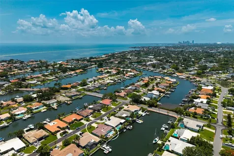 2011 Michigan Avenue NE St Petersburg FL 33703