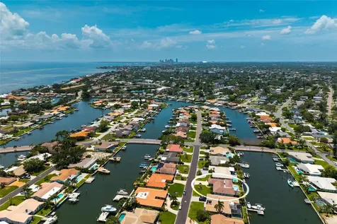 2011 Michigan Avenue NE St Petersburg FL 33703