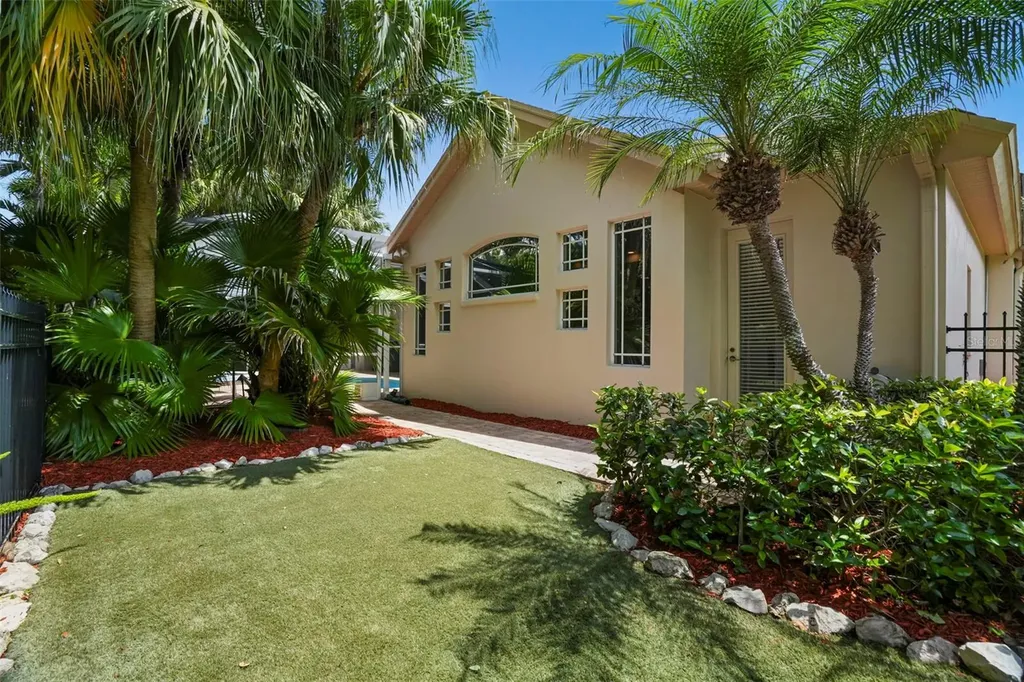 209 Highland Woods Drive Safety Harbor FL 34695