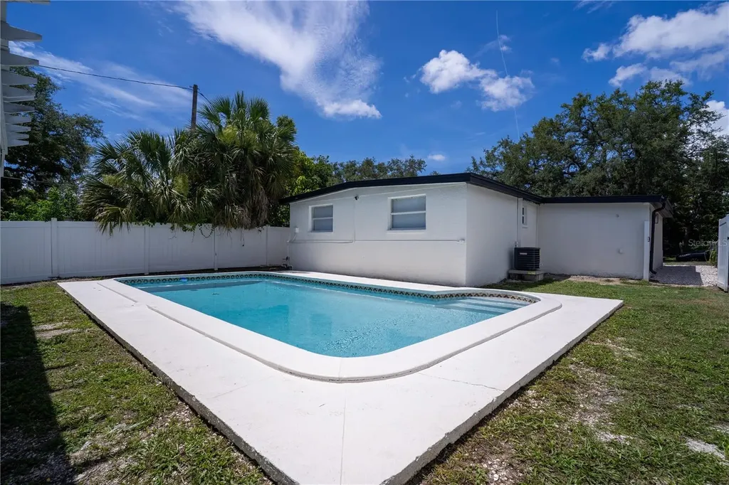 4628 16th Avenue S St Petersburg FL 33711