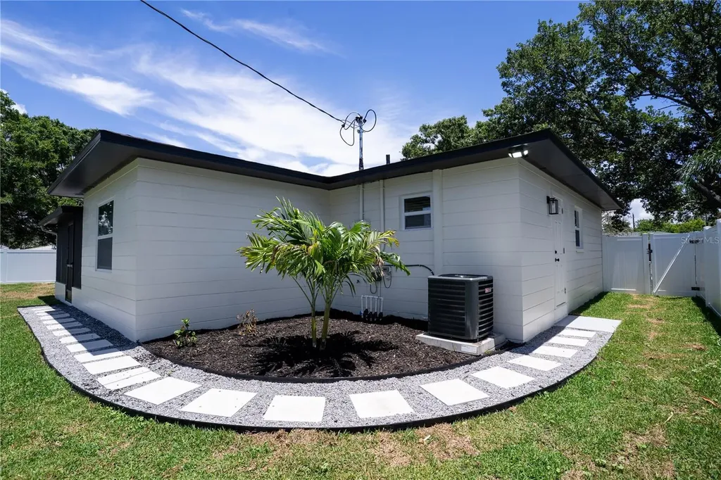 8496 118th Street Seminole FL 33772