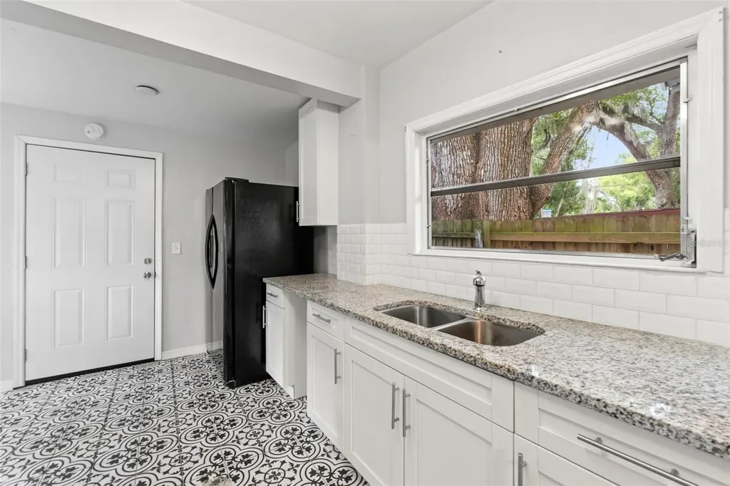 5518 11th Street Zephyrhills FL 33542