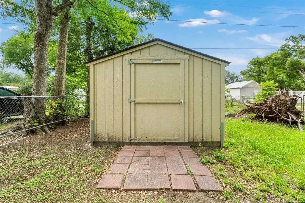 5518 11th Street Zephyrhills FL 33542