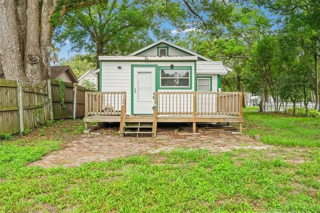 5518 11th Street Zephyrhills FL 33542