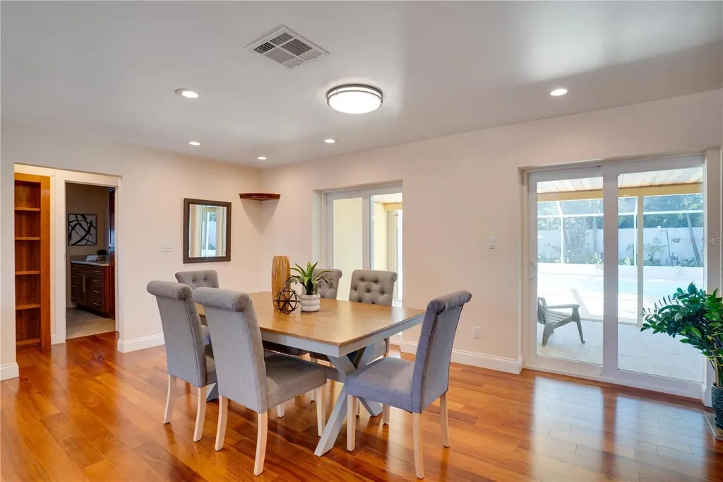 13254 87th Place Seminole FL 33776