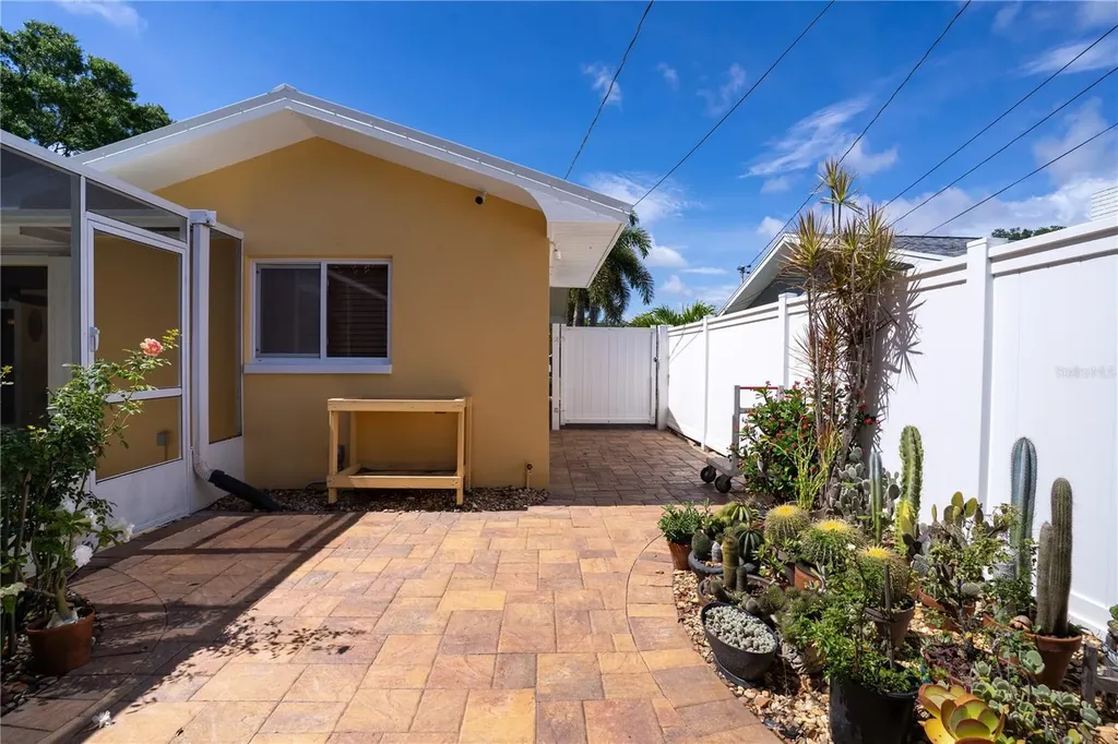 13254 87th Place Seminole FL 33776