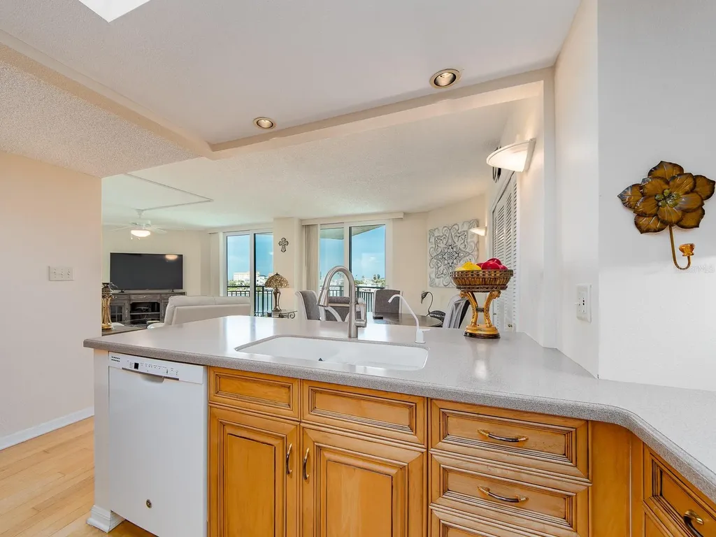 690 Island Way Clearwater Beach FL 33767