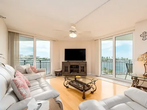 690 Island Way Clearwater Beach FL 33767