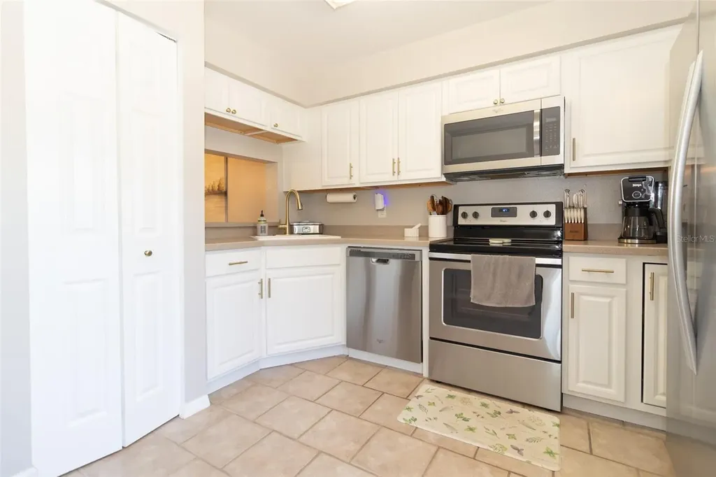 6916 Stones Throw Circle N St Petersburg FL 33710