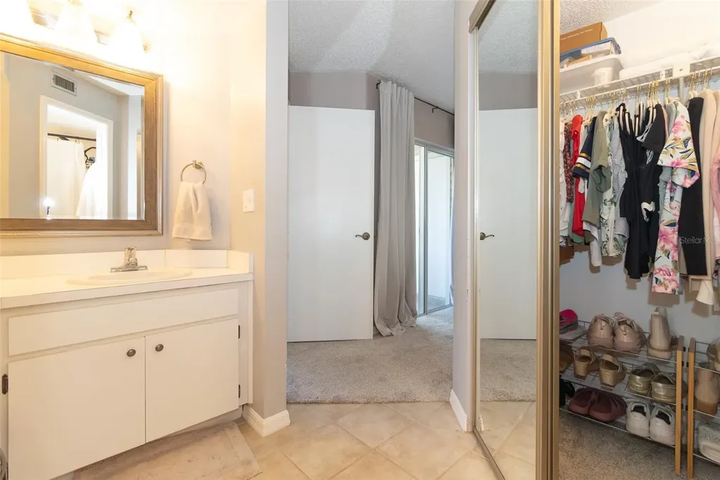 6916 Stones Throw Circle N St Petersburg FL 33710